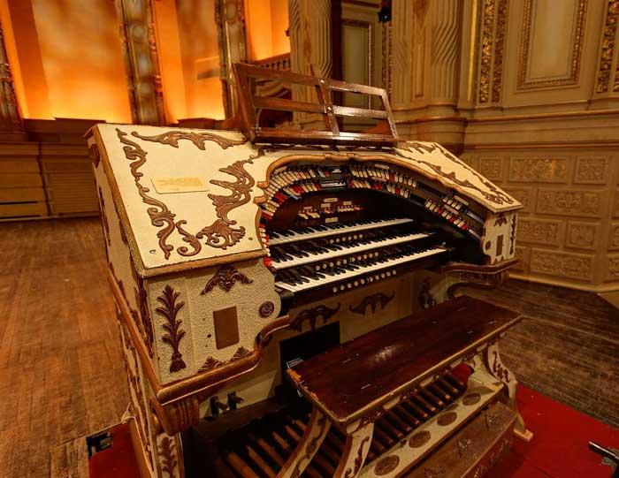 TheatreOrgan1.jpeg